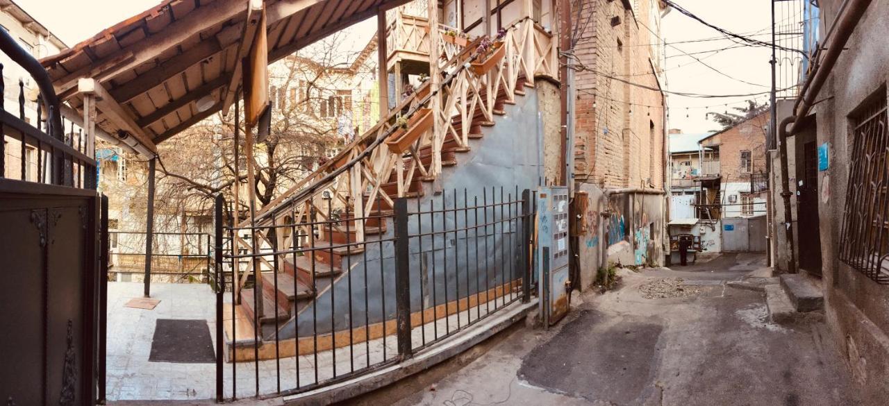 Griboedov Hostel & Suites Tbilisi Exterior foto