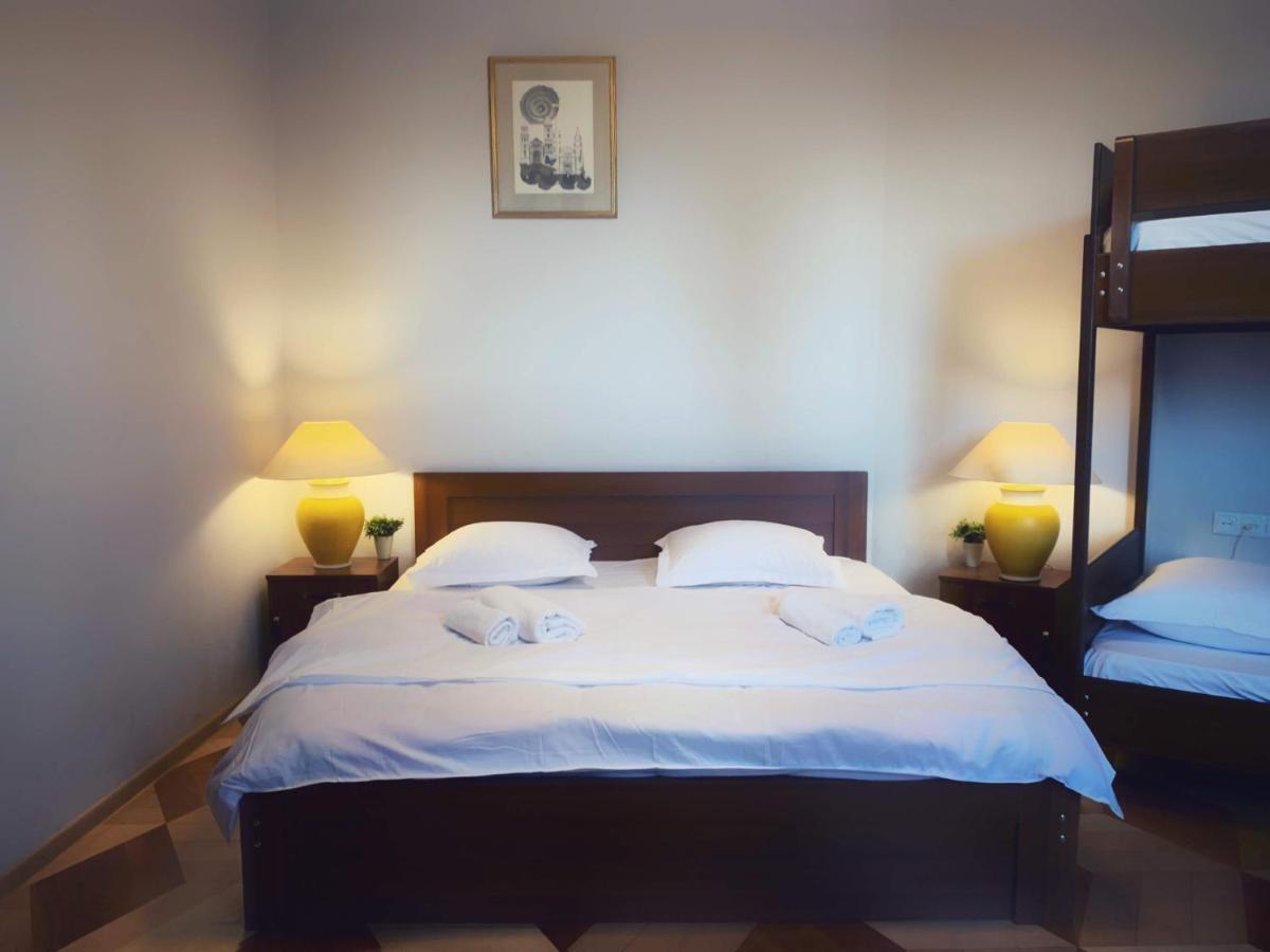 Griboedov Hostel & Suites Tbilisi Quarto foto